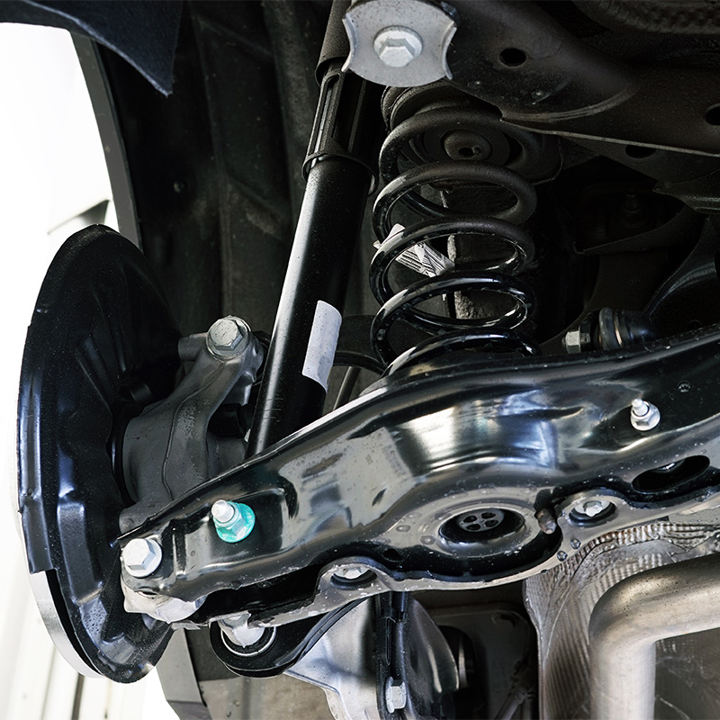 belis-ktlbeschichtung-1 Schwarze mit KTL-beschichtete Bauteile in einem Auto